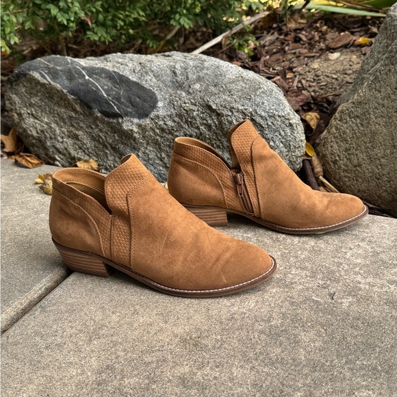 DV by Dolce Vita Brown Suede Ankle Booties 6 - Picture 4 of 8